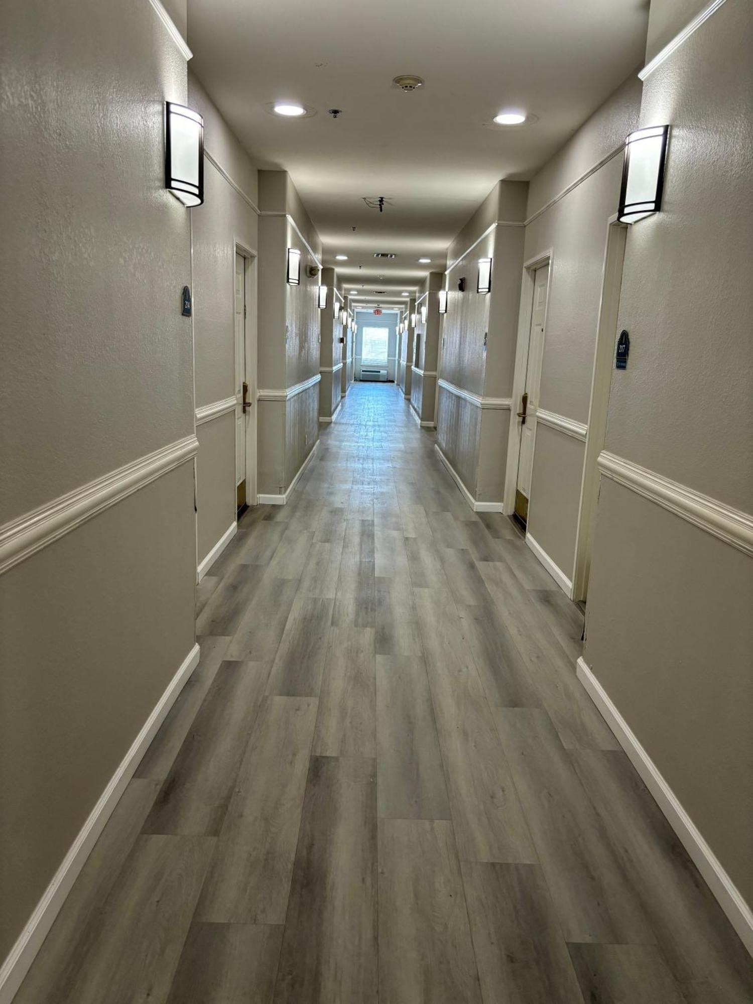 Deluxe Inn & Suites Brownsville Exterior foto