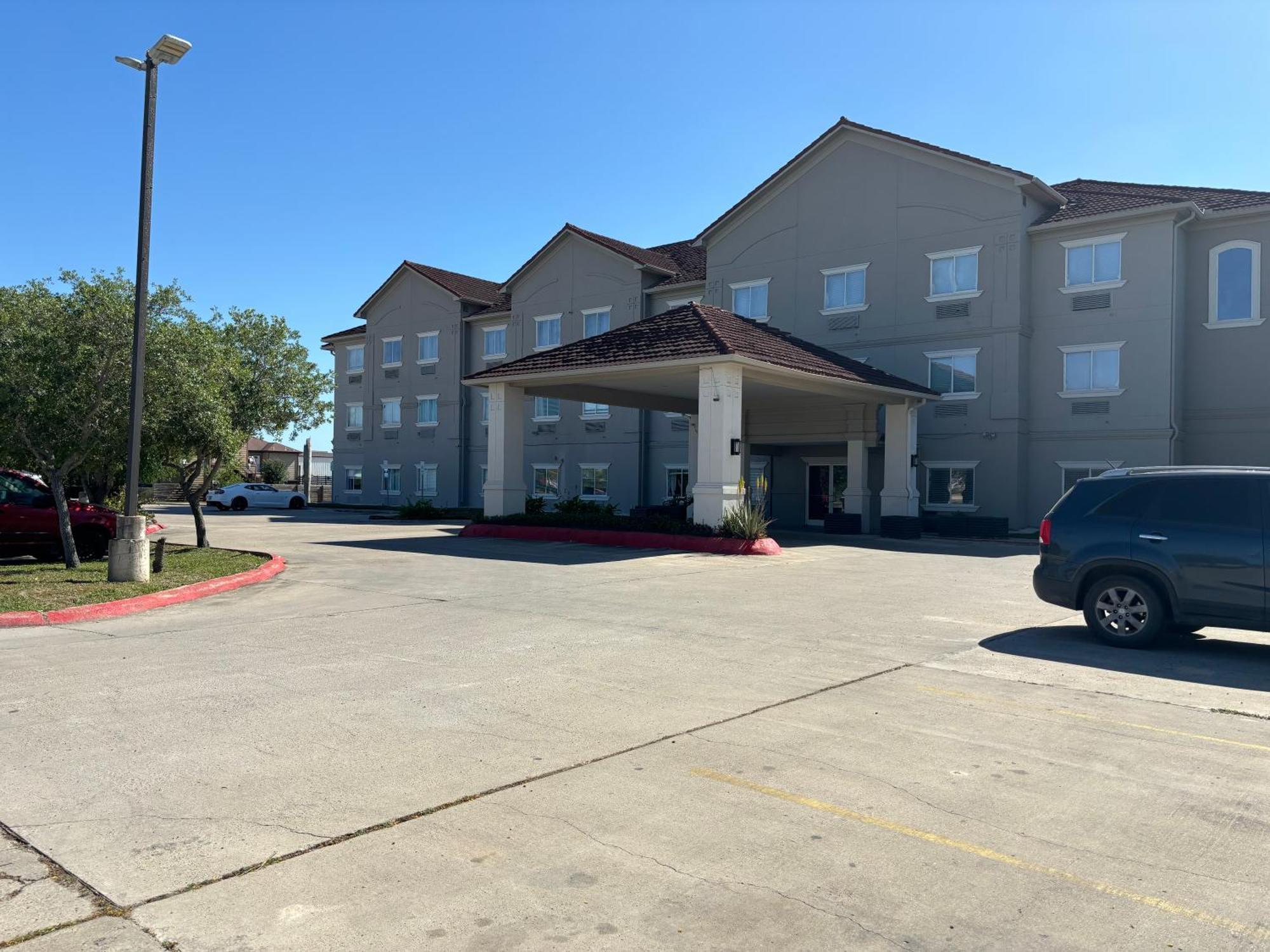 Deluxe Inn & Suites Brownsville Exterior foto